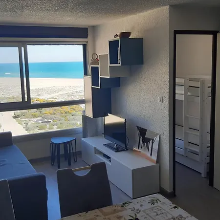 Pour 4 A Port Avec Tv, Lave-linge Et Grand Frigo - Fr-1-798-38 Apartment